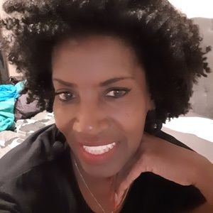 Meet your Posher, Carla